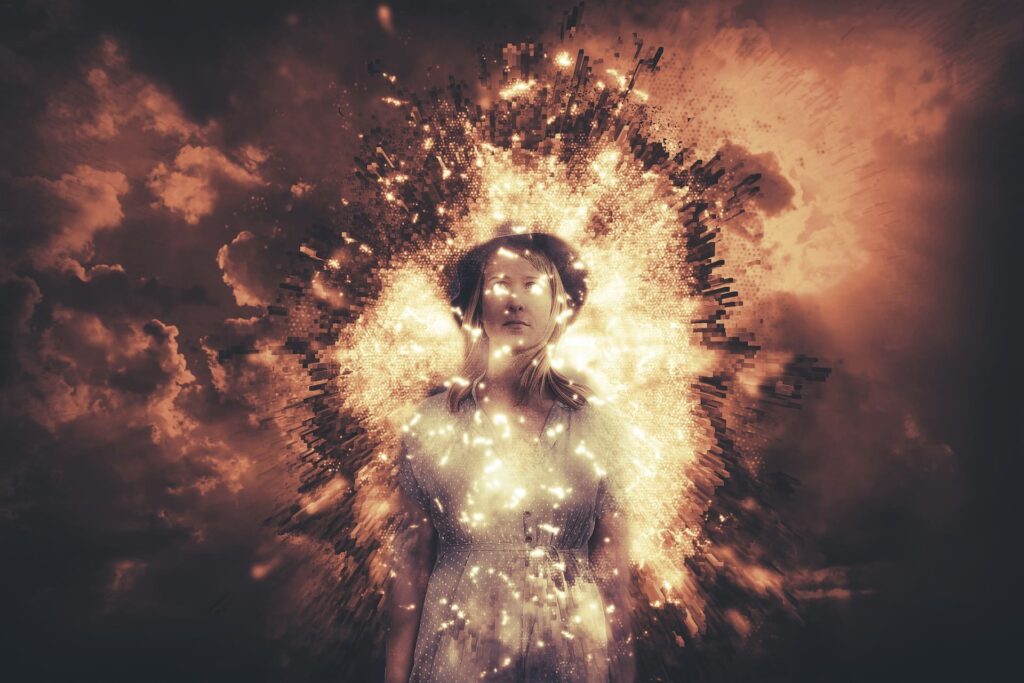 Une femme humaine dans un décor utopique de science-fiction en pleine téléportation, comme une décorporation.